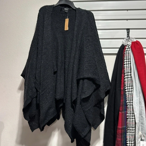 NWT! Women's Open Front Solid Boucle Lurex Cape Sweater ONE SIZE Steve Madden - Picture 3 of 4